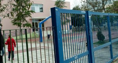 &Lambda;&alpha;&mu;ί&alpha;: &Beta;&alpha;&rho;&iota;ά &laquo;&kappa;&alpha;&mu;&pi;ά&nu;&alpha;&raquo; &sigma;&tau;&eta;&nu; &epsilon;&tau;&alpha;&iota;&rho;&epsilon;ί&alpha; &mu;&epsilon; &tau;&alpha; &sigma;&chi;&omicron;&lambda;&iota;&kappa;ά &gamma;&epsilon;ύ&mu;&alpha;&tau;&alpha; &kappa;&alpha;&iota; &tau;&eta;&nu; &omicron;&mu;&alpha;&delta;&iota;&kappa;ή &delta;&eta;&lambda;&eta;&tau;&eta;&rho;ί&alpha;&sigma;&eta; &mu;&alpha;&theta;&eta;&tau;ώ&nu; -&Eta; &pi;&omicron;&iota;&nu;ή