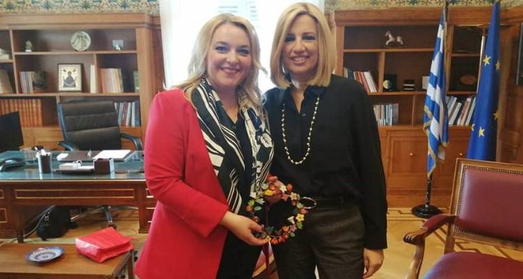 &Sigma;&upsilon;&nu;ά&nu;&tau;&eta;&sigma;&eta; &Chi;&omicron;&chi;&lambda;ά&kappa;&alpha; &ndash; &Gamma;&epsilon;&nu;&nu;&eta;&mu;&alpha;&tau;ά &mu;&epsilon; &phi;ό&nu;&tau;&omicron; &tau;&omicron; &mu;&epsilon;&tau;&alpha;&nu;&alpha;&sigma;&tau;&epsilon;&upsilon;&tau;&iota;&kappa;ό