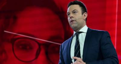 &Omicron; &Kappa;&alpha;&sigma;&sigma;&epsilon;&lambda;ά&kappa;&eta;&sigmaf; &sigma;ή&kappa;&omega;&sigma;&epsilon; &tau;&omicron; &gamma;ά&nu;&tau;&iota; &Tau;&sigma;ί&pi;&rho;&alpha;: &Pi;&rho;&omicron;&sigma;&phi;&epsilon;ύ&gamma;&omega; &sigma;&tau;&eta;&nu; &epsilon;&kappa;&lambda;&omicron;&gamma;&iota;&kappa;ή &beta;ά&sigma;&eta; &tau;&omicron;&upsilon; &Sigma;&Upsilon;&Rho;&Iota;&Zeta;&Alpha;, &beta;&rho;&epsilon;ί&tau;&epsilon; &mu;&omicron;&upsilon; &alpha;&nu;&tau;ί&pi;&alpha;&lambda;&omicron; &kappa;&alpha;&iota; &pi;ά&mu;&epsilon;