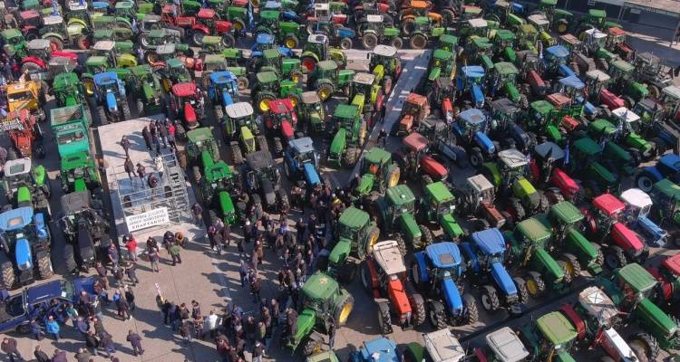 &Omicron;&iota; &alpha;&gamma;&rho;ό&tau;&epsilon;&sigmaf; &epsilon;&pi;&iota;&sigma;&tau;&rho;έ&phi;&omicron;&upsilon;&nu; &sigma;&tau;&alpha; &mu;&pi;&lambda;ό&kappa;&alpha;: &Delta;&epsilon;&nu; &tau;&omicron;&upsilon;&sigmaf; &iota;&kappa;&alpha;&nu;&omicron;&pi;&omicron;&iota;&omicron;ύ&nu; &tau;&alpha; &mu;έ&tau;&rho;&alpha; | &laquo;&Sigma;&tau;&alpha;&gamma;ό&nu;&alpha; &sigma;&tau;&omicron;&nu; &omega;&kappa;&epsilon;&alpha;&nu;ό &tau;&omega;&nu; &pi;&rho;&omicron;&beta;&lambda;&eta;&mu;ά&tau;&omega;&nu;&raquo;