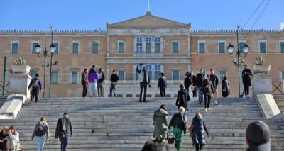&Tau;&iota; &sigma;&eta;&mu;&alpha;ί&nu;&epsilon;&iota; &eta; &alpha;ύ&xi;&eta;&sigma;&eta; &tau;&omicron;&upsilon; &kappa;&alpha;&tau;ώ&tau;&alpha;&tau;&omicron;&upsilon; &mu;&iota;&sigma;&theta;&omicron;ύ &sigma;&tau;&alpha; 830 &epsilon;&upsilon;&rho;ώ &gamma;&iota;&alpha; &tau;&eta;&nu; &pi;&omicron;&rho;&epsilon;ί&alpha; &tau;&eta;&sigmaf; &epsilon;&lambda;&lambda;&eta;&nu;&iota;&kappa;ή&sigmaf; &omicron;&iota;&kappa;&omicron;&nu;&omicron;&mu;ί&alpha;&sigmaf; &tau;&omicron; 2024