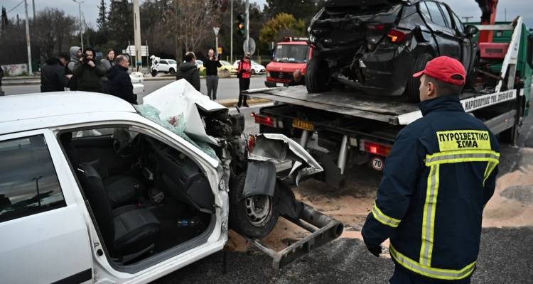 &Sigma;&omicron;&kappa;&alpha;&rho;&iota;&sigma;&tau;&iota;&kappa;ό &tau;&rho;&omicron;&chi;&alpha;ί&omicron; &sigma;&tau;&eta;&nu; &Kappa;&alpha;&tau;&epsilon;&chi;ά&kappa;&eta;: &Pi;&alpha;&tau;έ&rho;&alpha;&sigmaf;, &mu;&eta;&tau;έ&rho;&alpha; &kappa;&alpha;&iota; &gamma;&iota;&omicron;&sigmaf; &omicron;&iota; &nu;&epsilon;&kappa;&rho;&omicron;ί, &pi;ώ&sigmaf; έ&gamma;&iota;&nu;&epsilon; &eta; &kappa;&alpha;&rho;&alpha;&mu;&pi;ό&lambda;&alpha;