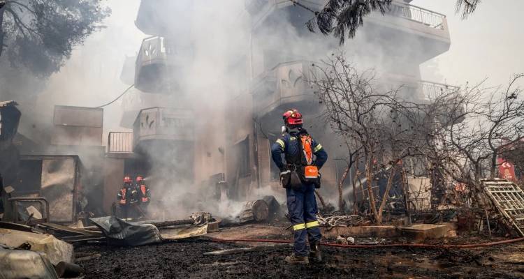 &Phi;&omega;&tau;&iota;ά &sigma;&tau;&eta; &Phi;&upsilon;&lambda;ή -&Nu;έ&omicron; &mu;ή&nu;&upsilon;&mu;&alpha; &tau;&omicron;&upsilon; 112: &Epsilon;&kappa;&kappa;&epsilon;&nu;ώ&nu;&omicron;&nu;&tau;&alpha;&iota; Ά&nu;&omega; &Lambda;&iota;ό&sigma;&iota;&alpha;, &Gamma;&epsilon;&nu;&nu;&eta;&mu;&alpha;&tau;ά &kappa;&alpha;&iota; &Kappa;&alpha;&nu;ά&lambda;&alpha;