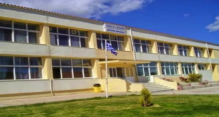 &Sigma;&tau;&eta;&nu; &Epsilon;&upsilon;&rho;ώ&pi;&eta; &laquo;&tau;&alpha;&xi;&iota;&delta;&epsilon;ύ&epsilon;&iota;&raquo; &tau;&omicron; &Gamma;&upsilon;&mu;&nu;ά&sigma;&iota;&omicron; &Mu;&omicron;ύ&delta;&rho;&omicron;&upsilon;: &Epsilon;&gamma;&kappa;&rho;ί&theta;&eta;&kappa;&epsilon; &eta; &pi;&rho;ό&tau;&alpha;&sigma;ή &tau;&omicron;&upsilon; &sigma;&tau;&omicron; &pi;&rho;ό&gamma;&rho;&alpha;&mu;&mu;&alpha; Erasmus+ &mu;&epsilon; &upsilon;&psi;&eta;&lambda;ή &beta;&alpha;&theta;&mu;&omicron;&lambda;&omicron;&gamma;ί&alpha;
