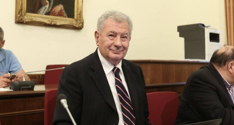 &Sigma;ή&phi;&eta;&sigmaf; &Beta;&alpha;&lambda;&upsilon;&rho;ά&kappa;&eta;&sigmaf;: &Eta; &mu;&omicron;&iota;&rho;&alpha;ί&alpha; &beta;ό&lambda;&tau;&alpha; &mu;&epsilon; &tau;&omicron; &phi;&omicron;&upsilon;&sigma;&kappa;&omega;&tau;ό | &Omicron;&iota; &pi;&rho;ώ&tau;&epsilon;&sigmaf; &epsilon;&kappa;&tau;&iota;&mu;ή&sigma;&epsilon;&iota;&sigmaf; &gamma;&iota;&alpha; &tau;&alpha; &alpha;ί&tau;&iota;&alpha; &tau;&eta;&sigmaf; &tau;&rho;&alpha;&gamma;&omega;&delta;ί&alpha;&sigmaf;, &tau;&iota; &epsilon;&xi;&epsilon;&tau;ά&zeta;&omicron;&upsilon;&nu;