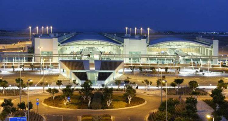 &Sigma;&upsilon;&nu;&alpha;&gamma;&epsilon;&rho;&mu;ό&sigmaf; &sigma;&tau;&eta;&nu; &Kappa;ύ&pi;&rho;&omicron;: &Alpha;&epsilon;&rho;&omicron;&pi;&lambda;ά&nu;&omicron; &mu;&epsilon; &alpha;&epsilon;&rho;&omicron;&pi;&epsilon;&iota;&rho;&alpha;&tau;έ&sigmaf; &pi;&rho;&omicron;&sigma;&gamma;&epsilon;&iota;ώ&theta;&eta;&kappa;&epsilon; &sigma;&tau;&eta; &Lambda;ά&rho;&nu;&alpha;&kappa;&alpha;