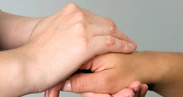 &Lambda;ή&mu;&nu;&omicron;&sigmaf;: &Eta; &mu;&alpha;&mu;ά &tau;&eta;&sigmaf; &Mu;έ&rho;&sigma;&alpha;&sigmaf; &sigma;&tau;&omicron;&nu; FM 100