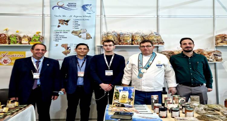 Ο Γιάννης Μπουρνούς στο Περίπτερο του Βορείου Αιγαίου στη διεθνή έκθεση &quot;ARTOZA 2021&quot;