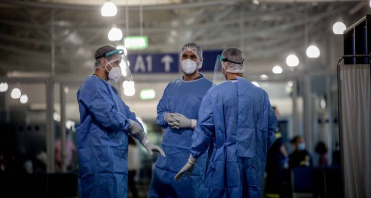 &Alpha;&nu;&eta;&sigma;&upsilon;&chi;ί&alpha;: &Nu;&epsilon;ό&tau;&epsilon;&rho;&omicron;&iota; &omicron;&iota; &alpha;&sigma;&theta;&epsilon;&nu;&epsilon;ί&sigmaf; &mu;&epsilon; &kappa;&omicron;&rho;&omega;&nu;&omicron;ϊό, &alpha;&upsilon;&xi;&eta;&mu;έ&nu;&alpha; &kappa;&rho;&omicron;ύ&sigma;&mu;&alpha;&tau;&alpha; &sigma;&epsilon; &Alpha;&theta;ή&nu;&alpha;-&Theta;&epsilon;&sigma;&sigma;&alpha;&lambda;&omicron;&nu;ί&kappa;&eta; | &Tau;&iota; &delta;&epsilon;ί&chi;&nu;&omicron;&upsilon;&nu; &tau;&alpha; &sigma;&tau;&omicron;&iota;&chi;&epsilon;ί&alpha;