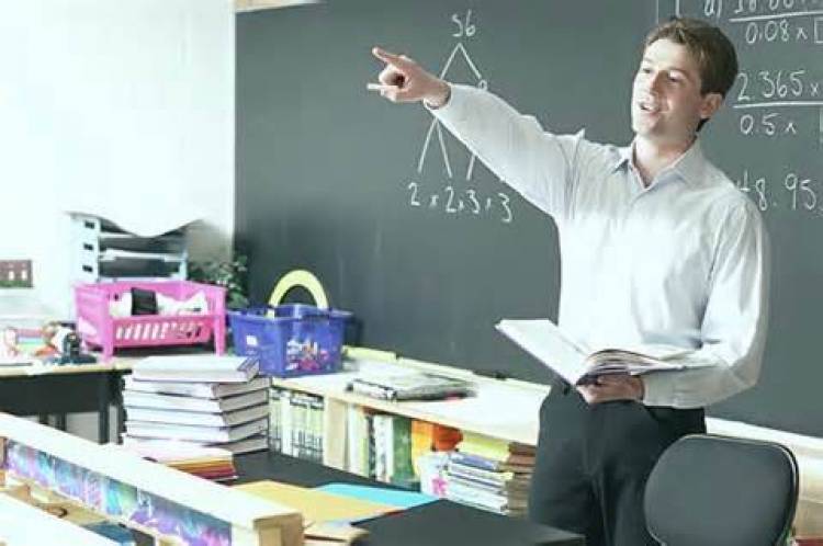 Σε επίταξη των καθηγητών προχωρά η κυβέρνηση