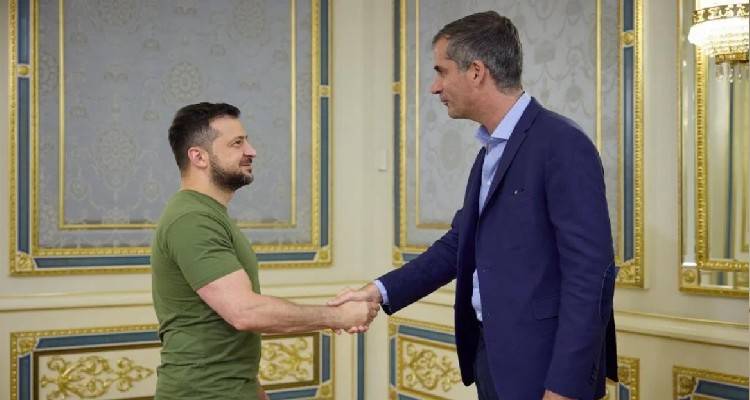 &Sigma;&upsilon;&nu;ά&nu;&tau;&eta;&sigma;&eta; &Mu;&pi;&alpha;&kappa;&omicron;&gamma;&iota;ά&nu;&nu;&eta; &mu;&epsilon; &Zeta;&epsilon;&lambda;έ&nu;&sigma;&kappa;&iota;: &laquo;&Eta; &alpha;&nu;&omicron;&iota;&kappa;&omicron;&delta;ό&mu;&eta;&sigma;&eta; &tau;&eta;&sigmaf; &Omicron;&upsilon;&kappa;&rho;&alpha;&nu;ί&alpha;&sigmaf; &pi;&rho;έ&pi;&epsilon;&iota; &nu;&alpha; &xi;&epsilon;&kappa;&iota;&nu;ή&sigma;&epsilon;&iota; ά&mu;&epsilon;&sigma;&alpha;&raquo;