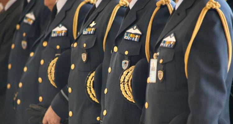 &Kappa;&rho;ί&sigma;&epsilon;&iota;&sigmaf; &sigma;&tau;&iota;&sigmaf; &Epsilon;&nu;&omicron;&pi;&lambda;&epsilon;&sigmaf; &Delta;&upsilon;&nu;ά&mu;&epsilon;&iota;&sigmaf;: &Pi;&omicron;&iota;&omicron;&iota; &alpha;&nu;ώ&tau;&alpha;&tau;&omicron;&iota; &alpha;&xi;&iota;&omega;&mu;&alpha;&tau;&iota;&kappa;&omicron;ί &delta;&iota;&alpha;&tau;&eta;&rho;&omicron;ύ&nu;&tau;&alpha;&iota;, &pi;&omicron;&iota;&omicron;&iota; &alpha;&pi;&omicron;&sigma;&tau;&rho;&alpha;&tau;&epsilon;ύ&omicron;&nu;&tau;&alpha;&iota;