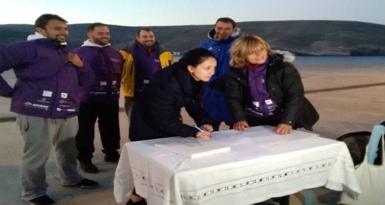 &Alpha;&eta; &Sigma;&tau;&rho;ά&tau;&eta;&sigmaf;: &Delta;ό&theta;&eta;&kappa;&epsilon; &eta; &upsilon;&pi;&omicron;&tau;&rho;&omicron;&phi;ί&alpha; &sigma;&tau;&eta; &Zeta;&omega;ή | &Kappa;&omicron;&lambda;&upsilon;&mu;&pi;&omicron;ύ&nu; &tau;ώ&rho;&alpha; &pi;&rho;&omicron;&sigmaf; &Lambda;ή&mu;&nu;&omicron; (photos)