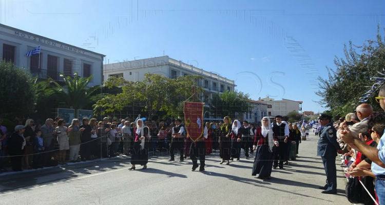 &Kappa;&alpha;&rho;έ-&kappa;&alpha;&rho;έ &eta; &sigma;&eta;&mu;&epsilon;&rho;&iota;&nu;ή &mu;&epsilon;&gamma;&alpha;&lambda;&epsilon;&iota;ώ&delta;&eta;&sigmaf; &pi;&alpha;&rho;έ&lambda;&alpha;&sigma;&eta; &gamma;&iota;&alpha; &tau;&eta;&nu; &alpha;&pi;&epsilon;&lambda;&epsilon;&upsilon;&theta;έ&rho;&omega;&sigma;&eta; &tau;&eta;&sigmaf; &Lambda;ή&mu;&nu;&omicron;&upsilon; (video)