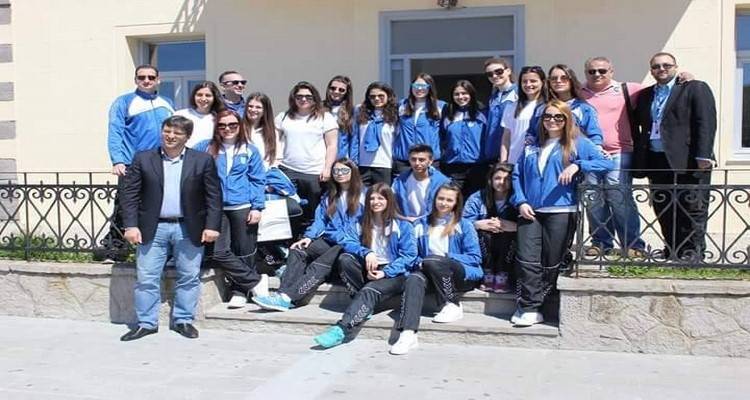 &Sigma;&tau;&omicron; &Delta;ή&mu;&alpha;&rho;&chi;&omicron; &Lambda;ή&mu;&nu;&omicron;&upsilon; &eta; &Epsilon;&theta;&nu;&iota;&kappa;ή &Omicron;&mu;ά&delta;&alpha; &Chi;ά&nu;&tau;&mu;&pi;&omicron;&lambda; &Nu;&epsilon;&alpha;&nu;ί&delta;&omega;&nu; (photos)