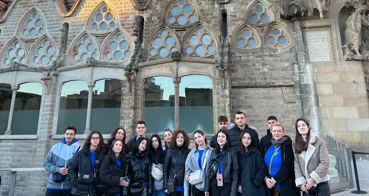 &Mu;&epsilon; &delta;&iota;&alpha;&pi;ί&sigma;&tau;&epsilon;&upsilon;&sigma;&eta; Erasmus+ &kappa;&alpha;&iota; &tau;&omicron; &Epsilon;&Pi;&Alpha;.&Lambda;. &Mu;ύ&rho;&iota;&nu;&alpha;&sigmaf;