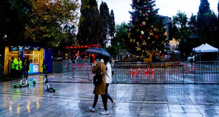 Διαφορετικά τα φετινά Χριστούγεννα: Μάσκες, sms και ψώνια με «click away»