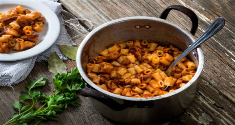 Χταπόδι από τη θάλασσα της Λήμνου με μακαρονάκι