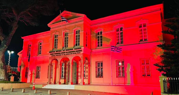 Στα ροζ το κτήριο της Γενικής Γραμματείας Αιγαίου και Νησιωτικής Πολιτικής για την Παγκόσμια Ημέρα κατά του καρκίνου του μαστού.