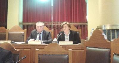 &Chi;. &Kappa;&alpha;&lambda;&omicron;&gamma;ή&rho;&omicron;&upsilon;: &laquo;&Delta;ί&nu;&omicron;&upsilon;&mu;&epsilon; &kappa;ί&nu;&eta;&tau;&rho;&alpha; &gamma;&iota;&alpha; &nu;&alpha; έ&rho;&theta;&omicron;&upsilon;&nu; &gamma;&iota;&alpha;&tau;&rho;&omicron;ί &sigma;&tau;&alpha; &nu;&eta;&sigma;&iota;ά &mu;&alpha;&sigmaf;&raquo;