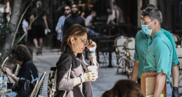 &Kappa;&omicron;&rho;&omega;&nu;&omicron;ϊό&sigmaf;: &Lambda;ί&gamma;&omicron;&iota; &lambda;ί&gamma;&omicron;&iota; &sigma;&epsilon; &kappa;&alpha;&phi;έ, &sigma;&omicron;ύ&pi;&epsilon;&rho; &mu;ά&rho;&kappa;&epsilon;&tau;, &Delta;&epsilon;&kappa;&alpha;&pi;&epsilon;&nu;&tau;&alpha;ύ&gamma;&omicron;&upsilon;&sigma;&tau;&omicron;&sigmaf; &mu;&epsilon; &mu;ά&sigma;&kappa;&alpha; &kappa;&alpha;&iota; &chi;&omega;&rho;ί&sigmaf; &pi;&alpha;&nu;&eta;&gamma;ύ&rho;&iota;&alpha; | &Tau;&alpha; &pi;&iota;&theta;&alpha;&nu;ά &mu;έ&tau;&rho;&alpha;