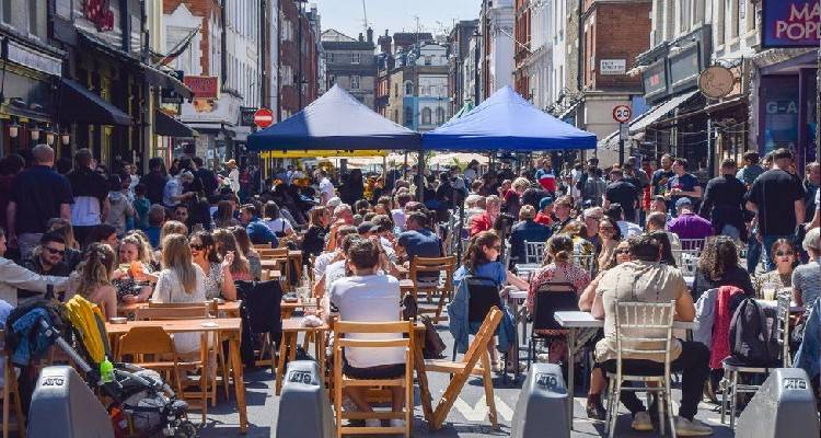 &Beta;&rho;&epsilon;&tau;&alpha;&nu;ί&alpha;: &Alpha;&upsilon;&xi;ά&nu;&epsilon;&tau;&alpha;&iota; &omicron; &alpha;&rho;&iota;&theta;&mu;ό&sigmaf; &tau;&omega;&nu; &lambda;&omicron;&iota;&mu;ώ&xi;&epsilon;&omega;&nu; Covid &sigma;&tau;&omicron;&upsilon;&sigmaf; &nu;έ&omicron;&upsilon;&sigmaf; &alpha;&nu;&theta;&rho;ώ&pi;&omicron;&upsilon;&sigmaf; &pi;&omicron;&upsilon; &delta;&epsilon;&nu; έ&chi;&omicron;&upsilon;&nu; &alpha;&kappa;ό&mu;&eta; &epsilon;&mu;&beta;&omicron;&lambda;&iota;&alpha;&sigma;&tau;&epsilon;ί