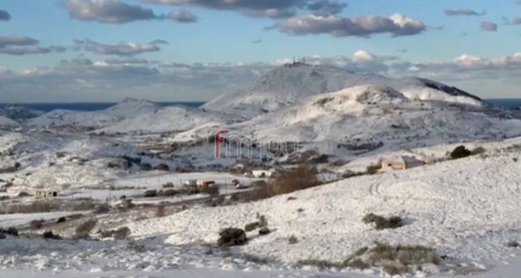 &Sigma;&tau;&alpha; &lambda;&epsilon;&upsilon;&kappa;ά &eta; &pi;&rho;ώ&tau;&eta; &mu;έ&rho;&alpha; &tau;&omicron;&upsilon; &chi;&rho;ό&nu;&omicron;&upsilon; &sigma;&tau;&eta; &Lambda;ή&mu;&nu;&omicron; | &Eta; &pi;&rho;ώ&tau;&eta; &epsilon;&iota;&kappa;ό&nu;&alpha; &alpha;&pi;ό &tau;&omicron;&upsilon;&sigmaf; &alpha;&rho;&mu;ό&delta;&iota;&omicron;&upsilon;&sigmaf;