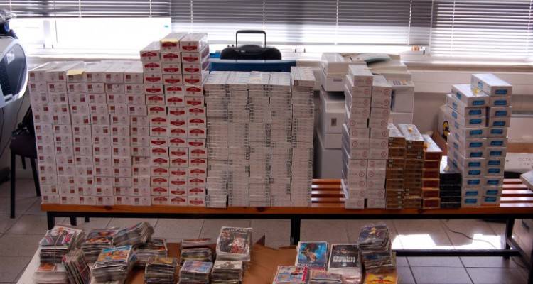 &Beta;&omicron;&upsilon;&lambda;ή: &Nu;&omicron;&mu;&omicron;&sigma;&chi;έ&delta;&iota;&omicron; &gamma;&iota;&alpha; &tau;&eta;&nu; &pi;&epsilon;&rho;&iota;&sigma;&tau;&omicron;&lambda;ή &tau;&omicron;&upsilon; &lambda;&alpha;&theta;&rho;&epsilon;&mu;&pi;&omicron;&rho;ί&omicron;&upsilon; &kappa;&alpha;&upsilon;&sigma;ί&mu;&omega;&nu;, &kappa;&alpha;&pi;&nu;&iota;&kappa;ώ&nu; &pi;&rho;&omicron;ϊό&nu;&tau;&omega;&nu; &kappa;&alpha;&iota; &alpha;&lambda;&kappa;&omicron;&omicron;&lambda;&omicron;ύ&chi;&omega;&nu; &pi;&omicron;&tau;ώ&nu;