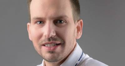 &Omicron; &Alpha;&nu;&delta;&rho;έ&alpha;&sigmaf; &Kappa;&alpha;&rho;&alpha;&sigma;&alpha;&rho;ί&nu;&eta;&sigmaf; &pi;&rho;ό&epsilon;&delta;&rho;&omicron;&sigmaf; &tau;&omicron;&upsilon; &Sigma;&upsilon;&lambda;&lambda;ό&gamma;&omicron;&upsilon; &Alpha;&pi;&omicron;&phi;&omicron;ί&tau;&omega;&nu; &tau;&omicron;&upsilon; &Pi;&alpha;&nu;&epsilon;&pi;&iota;&sigma;&tau;&eta;&mu;ί&omicron;&upsilon; &Alpha;&iota;&gamma;&alpha;ί&omicron;&upsilon;