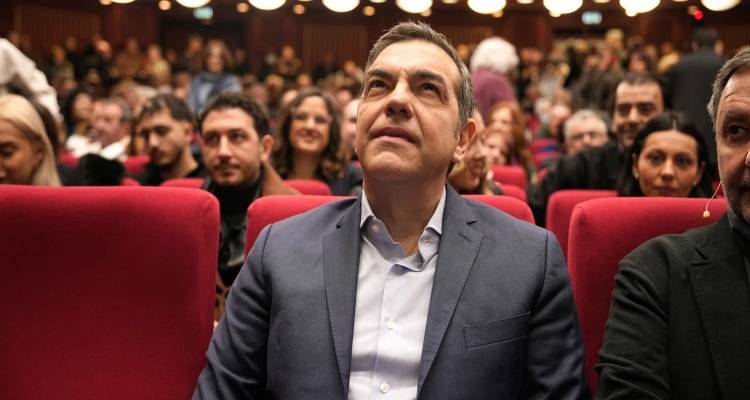 &Tau;&omicron;&nu; &Mu;ά&iota;&omicron; &tau;&omicron; &nu;έ&omicron; &kappa;ό&mu;&mu;&alpha; &Tau;&sigma;ί&pi;&rho;&alpha;: &Pi;&omicron;&iota;&alpha; &omicron;&nu;ό&mu;&alpha;&tau;&alpha; &pi;&alpha;ί&zeta;&omicron;&upsilon;&nu;
