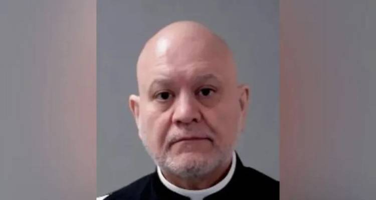 Ιερέας εξορκιστής κατηγορείται ότι ξερίζωσε τα μαλλιά έφηβης και τα... έφαγε, γρυλίζοντας