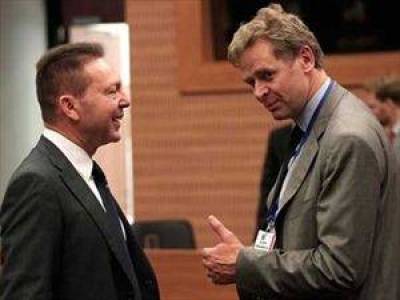 Συμφωνία με τρόικα για πλεόνασμα και ύφεση