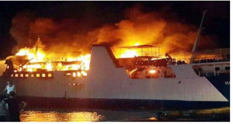 Μετά την παραλίγο βύθιση στο λιμάνι του Πειραιά τώρα φωτιά στο θρυλικό «Λήμνος»