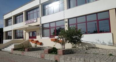 &Gamma;&upsilon;&mu;&nu;ά&sigma;&iota;&omicron; &Mu;&omicron;ύ&delta;&rho;&omicron;&upsilon;: 1&omicron; &beta;&rho;&alpha;&beta;&epsilon;ί&omicron; &sigma;&tau;&omicron;&nu; &Alpha;&gamma;&gamma;&lambda;ό&phi;&omega;&nu;&omicron; &Delta;&iota;&alpha;&gamma;&omega;&nu;&iota;&sigma;&mu;ό &Delta;&eta;&mu;&iota;&omicron;&upsilon;&rho;&gamma;&iota;&kappa;ή&sigmaf; &Gamma;&rho;&alpha;&phi;ή&sigmaf;