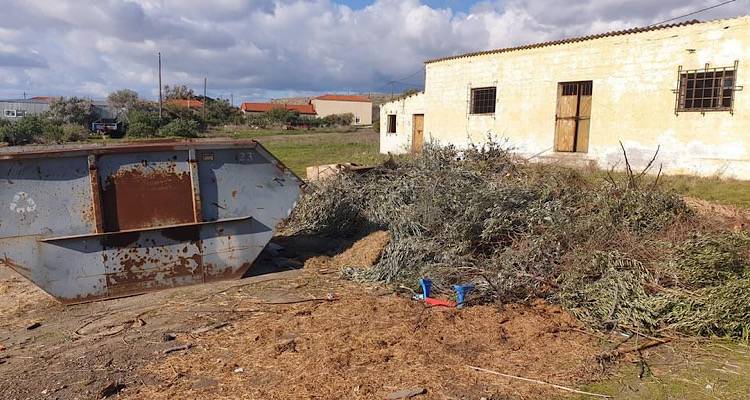 Έ&kappa;&kappa;&lambda;&eta;&sigma;&eta; &tau;&omicron;&upsilon; &Alpha;&nu;&tau;&iota;&delta;&eta;&mu;ά&rho;&chi;&omicron;&upsilon; &Kappa;&alpha;&theta;&alpha;&rho;&iota;ό&tau;&eta;&tau;&alpha;&sigmaf;, &Beta;. &Chi;&alpha;&sigma;ά&pi;&eta;: &laquo;&Delta;&epsilon;&nu; &epsilon;ί&nu;&alpha;&iota; &epsilon;&iota;&kappa;ό&nu;&alpha; &alpha;&upsilon;&tau;ή. &Beta;&omicron;&eta;&theta;ή&sigma;&tau;&epsilon; &nu;&alpha; &kappa;&rho;&alpha;&tau;ή&sigma;&omicron;&upsilon;&mu;&epsilon; &tau;&omicron;&nu; &tau;ό&pi;&omicron; &mu;&alpha;&sigmaf; &kappa;&alpha;&theta;&alpha;&rho;ό&raquo; (photos)