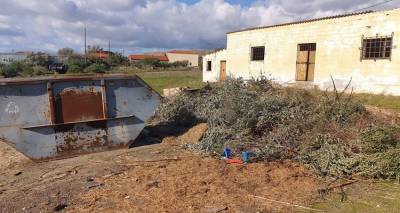 Έ&kappa;&kappa;&lambda;&eta;&sigma;&eta; &tau;&omicron;&upsilon; &Alpha;&nu;&tau;&iota;&delta;&eta;&mu;ά&rho;&chi;&omicron;&upsilon; &Kappa;&alpha;&theta;&alpha;&rho;&iota;ό&tau;&eta;&tau;&alpha;&sigmaf;, &Beta;. &Chi;&alpha;&sigma;ά&pi;&eta;: &laquo;&Delta;&epsilon;&nu; &epsilon;ί&nu;&alpha;&iota; &epsilon;&iota;&kappa;ό&nu;&alpha; &alpha;&upsilon;&tau;ή. &Beta;&omicron;&eta;&theta;ή&sigma;&tau;&epsilon; &nu;&alpha; &kappa;&rho;&alpha;&tau;ή&sigma;&omicron;&upsilon;&mu;&epsilon; &tau;&omicron;&nu; &tau;ό&pi;&omicron; &mu;&alpha;&sigmaf; &kappa;&alpha;&theta;&alpha;&rho;ό&raquo; (photos)