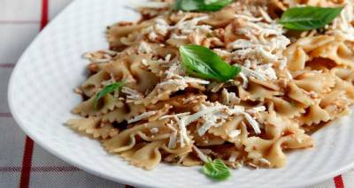 Φαρφάλες με βινεγκρέτ ντομάτας, σκόρδο, βασιλικό και μελίχλωρο Λήμνου