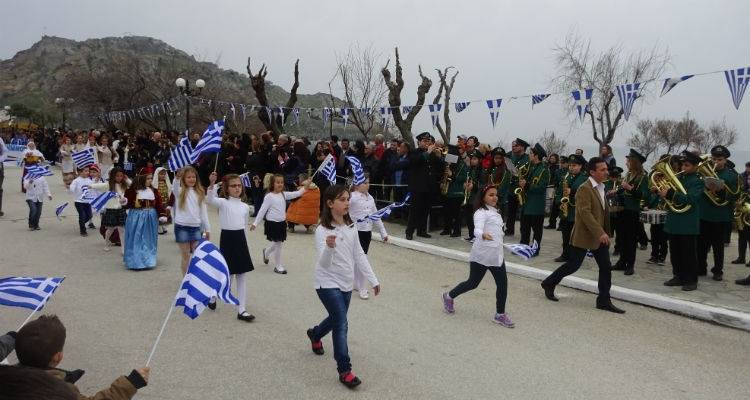 &Mu;&epsilon; &hellip; &epsilon;&upsilon;&tau;&rho;ά&pi;&epsilon;&lambda;&alpha; &eta; &phi;&epsilon;&tau;&iota;&nu;ή &pi;&alpha;&rho;έ&lambda;&alpha;&sigma;&eta; &sigma;&tau;&eta; &Mu;ύ&rho;&iota;&nu;&alpha; (photos)