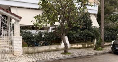 &laquo;&Eta; &pi;&epsilon;&theta;&epsilon;&rho;ά &mu;&omicron;&upsilon; &pi;έ&theta;&alpha;&nu;&epsilon; &sigma;&epsilon; 3 &lambda;&epsilon;&pi;&tau;ά, &epsilon;&gamma;&kappa;&lambda;&omega;&beta;ί&sigma;&tau;&eta;&kappa;&epsilon; &mu;&epsilon;&tau;&alpha;&xi;ύ &tau;&eta;&sigmaf; &pi;ό&rho;&tau;&alpha;&sigmaf; &tau;&omicron;&upsilon; &Iota;&Chi; &kappa;&alpha;&iota; &tau;&omicron;&upsilon; &delta;έ&nu;&tau;&rho;&omicron;&upsilon;&raquo;: &Omicron; &pi;&rho;ώ&eta;&nu; &sigma;ύ&zeta;&upsilon;&gamma;&omicron;&sigmaf; &tau;&eta;&sigmaf; &omicron;&delta;&eta;&gamma;&omicron;ύ &pi;&epsilon;&rho;&iota;&gamma;&rho;ά&phi;&epsilon;&iota; &tau;&eta;&nu; &tau;&rho;&alpha;&gamma;&omega;&delta;ί&alpha; &sigma;&tau;&eta;&nu; &Epsilon;&lambda;&epsilon;&upsilon;&sigma;ί&nu;&alpha;