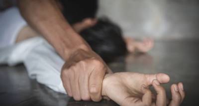 &Sigma;&omicron;&kappa; &sigma;&tau;&eta; &Sigma;ύ&rho;&omicron;: &Alpha;&pi;&epsilon;ί&lambda;&eta;&sigma;&epsilon; 48&chi;&rho;&omicron;&nu;&eta; &mu;&epsilon; &mu;&alpha;&chi;&alpha;ί&rho;&iota; &kappa;&alpha;&iota; &tau;&eta; &beta;ί&alpha;&sigma;&epsilon; &mu;έ&sigma;&alpha; &sigma;&tau;&omicron; &sigma;&pi;ί&tau;&iota; &tau;&eta;&sigmaf; | &Sigma;&upsilon;&nu;&epsilon;&lambda;ή&phi;&theta;&eta; &alpha;&pi;ό &tau;&iota;&sigmaf; &Alpha;&rho;&chi;έ&sigmaf;