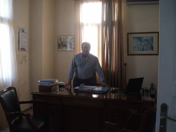 &Chi;&alpha;&tau;&zeta;&eta;&delta;&iota;&alpha;&mu;&alpha;&nu;&tau;ή&sigmaf;: &laquo;&Phi;&epsilon;ύ&gamma;&omega; &alpha;&lambda;&lambda;ά &theta;&alpha; &epsilon;ί&mu;&alpha;&iota; &pi;&alpha;&rho;ώ&nu; &sigma;&tau;&omicron;&upsilon;&sigmaf; &alpha;&gamma;ώ&nu;&epsilon;&sigmaf; &gamma;&iota;&alpha; &tau;&eta;&nu; &pi;&omicron;&lambda;&iota;&tau;&iota;&kappa;ή &alpha;&nu;&alpha;&tau;&rho;&omicron;&pi;ή &pi;&omicron;&upsilon; &chi;&rho;&epsilon;&iota;ά&zeta;&epsilon;&tau;&alpha;&iota; &omicron; &tau;ό&pi;&omicron;&sigmaf;&raquo;