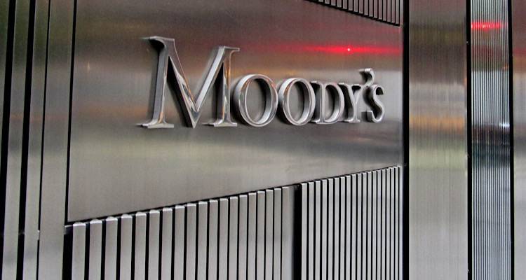 Moody&rsquo;s: &Alpha;&nu;&alpha;&beta;&alpha;&theta;&mu;ί&zeta;&epsilon;&iota; &sigma;&epsilon; &theta;&epsilon;&tau;&iota;&kappa;ό &tau;&omicron; outlook &tau;&eta;&sigmaf; &Epsilon;&lambda;&lambda;ά&delta;&alpha;&sigmaf;