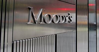 Moody&rsquo;s: &Alpha;&nu;&alpha;&beta;&alpha;&theta;&mu;ί&zeta;&epsilon;&iota; &sigma;&epsilon; &theta;&epsilon;&tau;&iota;&kappa;ό &tau;&omicron; outlook &tau;&eta;&sigmaf; &Epsilon;&lambda;&lambda;ά&delta;&alpha;&sigmaf;
