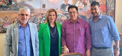 &Sigma;&tau;&eta; &Delta;ή&mu;&alpha;&rho;&chi;&omicron; &Lambda;ή&mu;&nu;&omicron;&upsilon; &omicron;&iota; &Alpha;&nu;&tau;&iota;&pi;&epsilon;&rho;&iota;&phi;&epsilon;&rho;&epsilon;&iota;ά&rho;&chi;&epsilon;&sigmaf; &Kappa;ύ&rho;&alpha;&tau;&zeta;&eta;&sigmaf; &kappa;&alpha;&iota; &Nu;&upsilon;&kappa;&tau;&alpha;&sigmaf;