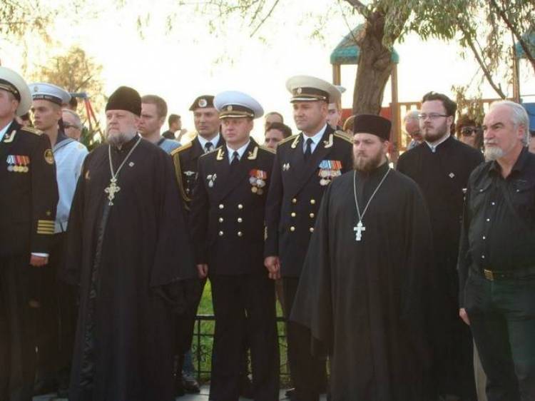 &laquo;&Eta;&mu;έ&rho;&epsilon;&sigmaf; &Rho;&omega;&sigma;&omicron;-&Epsilon;&lambda;&lambda;&eta;&nu;&iota;&kappa;ή&sigmaf; &Phi;&iota;&lambda;ί&alpha;&sigmaf;&raquo; &sigma;&tau;&eta; &Lambda;ή&mu;&nu;&omicron;