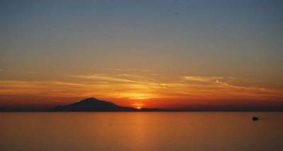 &Eta; Wanderlust Greece &xi;&epsilon;&nu;&alpha;&gamma;&epsilon;ί &tau;&omicron; &tau;&alpha;&xi;&iota;&delta;&iota;&omega;&tau;&iota;&kappa;ό &kappa;&omicron;&iota;&nu;ό &sigma;&tau;&eta; &Lambda;ή&mu;&nu;&omicron; &kappa;&alpha;&iota; &tau;&alpha; ά&lambda;&lambda;&alpha; &nu;&eta;&sigma;&iota;ά &tau;&omicron;&upsilon; &Beta;. &Alpha;&iota;&gamma;&alpha;ί&omicron;&upsilon;!