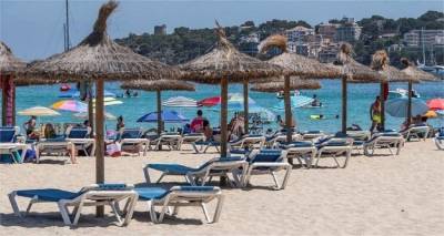 &Beta;&rho;&epsilon;&tau;&alpha;&nu;ί&alpha;- &Kappa;&omicron;&rho;&omicron;&nu;&omicron;ϊό&sigmaf;: &ldquo;&Xi;&epsilon;&chi;ά&sigma;&epsilon;&tau;&epsilon; &tau;&iota;&sigmaf; &kappa;&alpha;&lambda;&omicron;&kappa;&alpha;&iota;&rho;&iota;&nu;έ&sigmaf; &delta;&iota;&alpha;&kappa;&omicron;&pi;έ&sigmaf;&rdquo;, &delta;&eta;&lambda;ώ&nu;&epsilon;&iota; &omicron; &upsilon;&pi;&omicron;&upsilon;&rho;&gamma;ό&sigmaf; &Mu;&epsilon;&tau;&alpha;&phi;&omicron;&rho;ώ&nu; &Gamma;&kappa;&rho;&alpha;&nu;&tau; &Sigma;&alpha;&pi;&sigmaf;