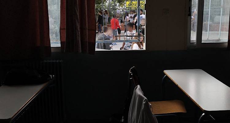 &Sigma;&chi;&omicron;&lambda;&epsilon;ί&alpha;: &Epsilon;&pi;&iota;&sigma;&tau;&rho;&omicron;&phi;ή &sigma;&tau;&alpha; &theta;&rho;&alpha;&nu;ί&alpha; &epsilon;&nu; &mu;έ&sigma;&omega; &laquo;&tau;&rho;&iota;&delta;&eta;&mu;ί&alpha;&sigmaf;&raquo; &ndash; &Tau;&iota; &iota;&sigma;&chi;ύ&epsilon;&iota; &mu;&epsilon; &tau;&iota;&sigmaf; &alpha;&pi;&omicron;&upsilon;&sigma;ί&epsilon;&sigmaf;