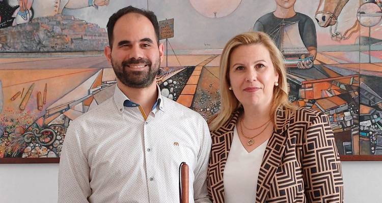 &Sigma;&upsilon;&nu;ά&nu;&tau;&eta;&sigma;&eta; &Delta;&eta;&mu;ά&rho;&chi;&omicron;&upsilon; &mu;&epsilon; &tau;&omicron;&nu; &iota;&delta;&rho;&upsilon;&tau;ή &tau;&eta;&sigmaf; &Alpha;&Mu;&Kappa;&Epsilon; &laquo;&Mu;&epsilon; ά&lambda;&lambda;&alpha; &mu;ά&tau;&iota;&alpha;&raquo; &kappa;. &Alpha;&upsilon;&gamma;&omicron;&upsilon;&lambda;ά