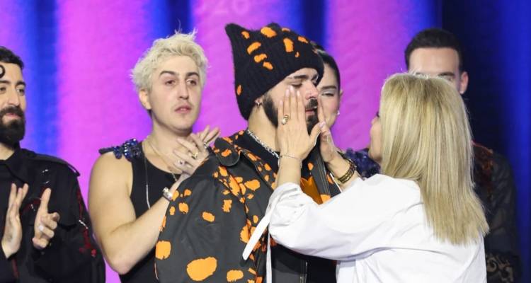 Eurovision 2026: &Alpha;&upsilon;&tau;ή &epsilon;ί&nu;&alpha;&iota; &eta; &sigma;&tau;&iota;&gamma;&mu;ή &tau;&omicron;&upsilon; &Alpha;&kappa;ύ&lambda;&alpha; &pi;&omicron;&upsilon; &laquo;&delta;&iota;έ&lambda;&upsilon;&sigma;&epsilon;&raquo; &tau;&alpha; social -&Sigma;&upsilon;&gamma;&kappa;&iota;&nu;ή&theta;&eta;&kappa;&alpha;&nu;, &tau;&eta;&nu; &sigma;&upsilon;&zeta;&eta;&tau;&omicron;ύ&nu; ό&lambda;&omicron;&iota; &sigma;ή&mu;&epsilon;&rho;&alpha;, &delta;&epsilon;ί&tau;&epsilon; &beta;ί&nu;&tau;&epsilon;&omicron;